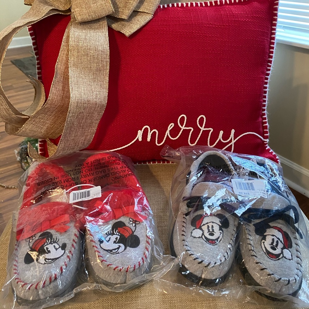 DISNEY MICKEY MOUSE SLIPPERS